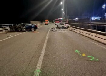 Nesreča pri izvozu iz predora Karavanke: Zapeljal na nasprotni pas, trije poškodovani (FOTO)