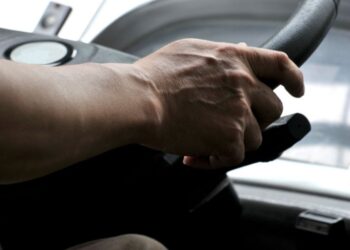 Tragedija na Kitajskem: Šolski avtobus zapeljal v množico, umrlo 11 oseb