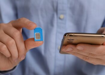 Telekom Slovenije uvaja eSIM: Konec prestavljanja SIM-kartic med napravami