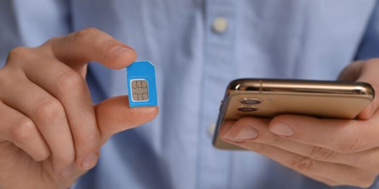 Telekom Slovenije uvaja eSIM: Konec prestavljanja SIM-kartic med napravami