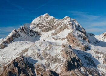 V supergah na Triglav: mlada pohodnika obtičala na 2700 metrih