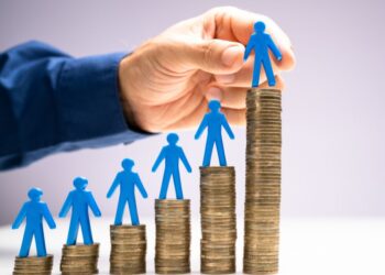 Dogovor o plačah: Kdo bo prvi prejel povišico?