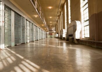 Ruski zaporniki presenetili stražarje: Drzen pobeg skozi podzemni tunel