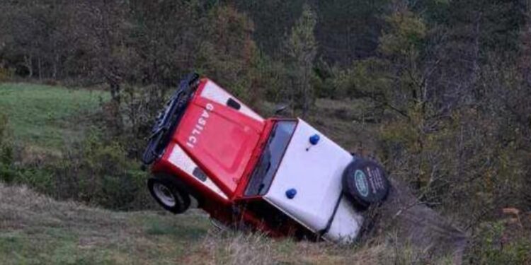 Vlom v gasilskem domu na Primorskem: Policija prijela 27-letnika, povzročil je ogromno škodo (FOTO)