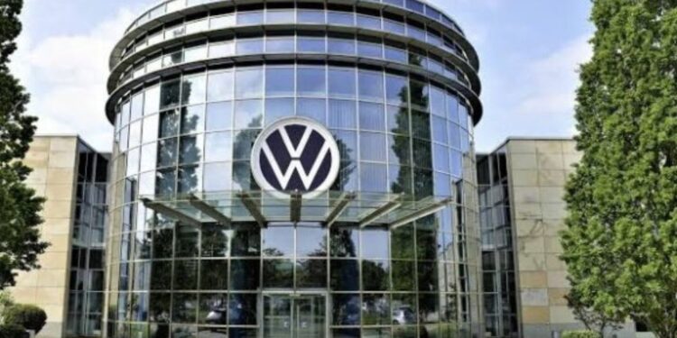 Volkswagen pred prelomnico: Načrtujejo zaprtje tovarn in množična odpuščanja
