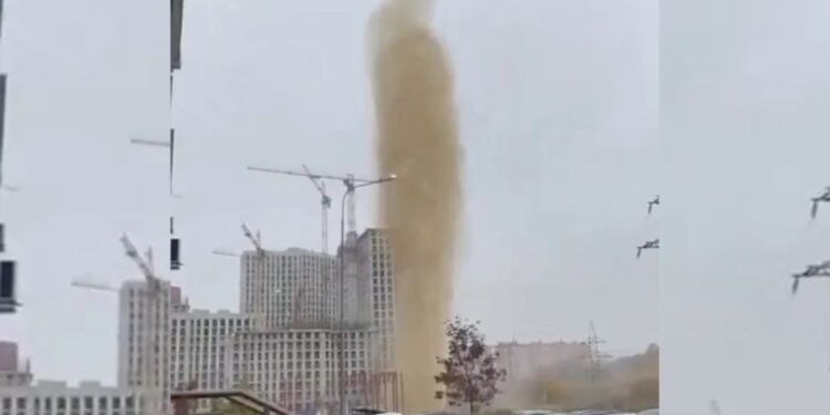 Moskva v težavah: Ogromna “fontana” umazanije šokirala prebivalce (VIDEO)