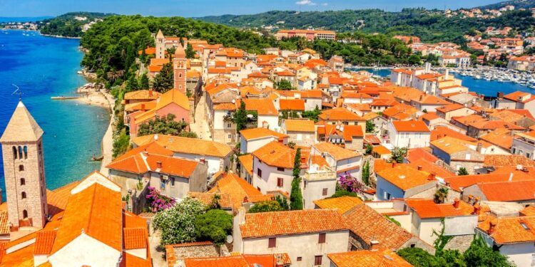 Nov nepremičninski davek na Hrvaškem: kaj to pomeni za Slovence?