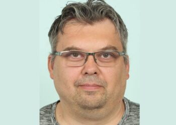 Zabodel 79-letnico in pobegnil: Policija prosi za pomoč pri iskanju (FOTO)