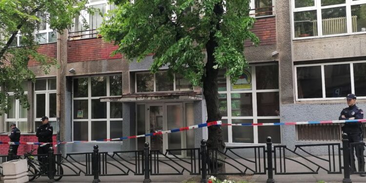 Grozljiva izpoved 13-letnega morilca iz Beograda: “Hotel sem porabiti vseh 92 nabojev”