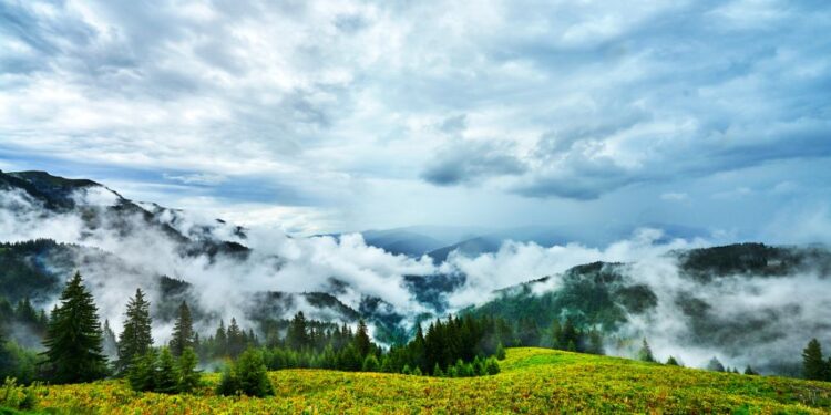 Vreme: Oblačno vreme z občasnim dežjem, sonce se vrača jutri