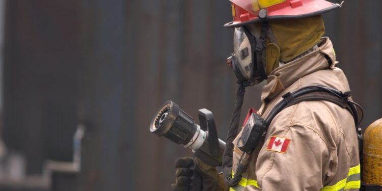 Gasilca obsodili zaradi posmeha žrtvam prometne nesreče