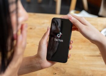 Bo TikTok prepovedan v ZDA? Štirinajst držav sprožilo tožbo proti priljubljeni aplikaciji