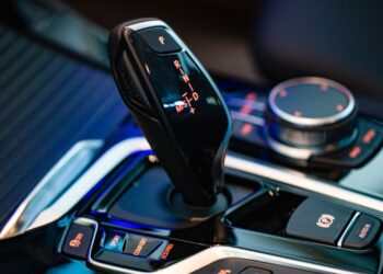 Iščete luksuzni avto? Furs prodaja audije in BMW-je po še nižjih cenah!