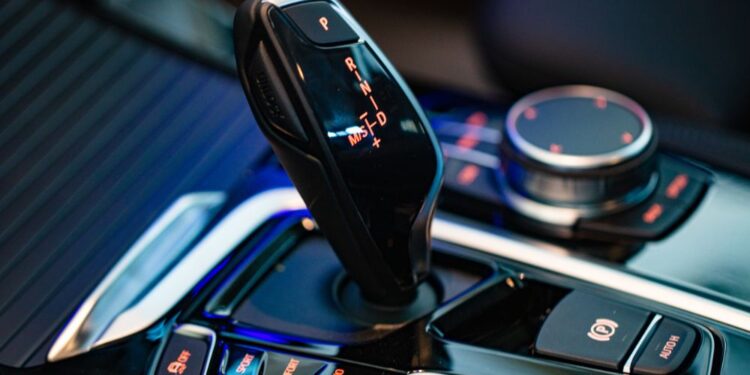 Iščete luksuzni avto? Furs prodaja audije in BMW-je po še nižjih cenah!