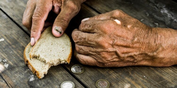 Revščina v Sloveniji: Kljub napredku več tisoč ljudi brez osnovnih dobrin