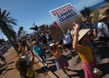 Protesti na Kanarskih otokih: Domačini proti prevladi turizma (VIDEO)