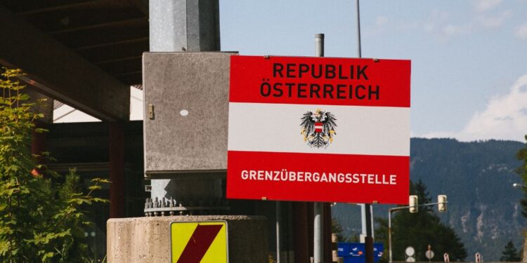 Konec prostega prehoda? Avstrija napoveduje daljši nadzor na meji s Slovenijo