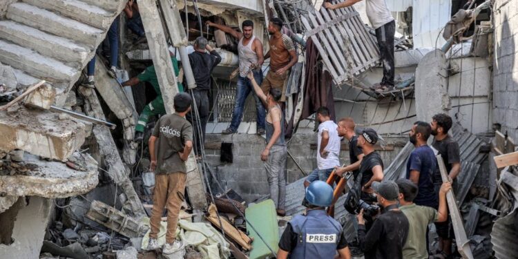 33 mrtvih v napadu na begunsko taborišče v Gazi