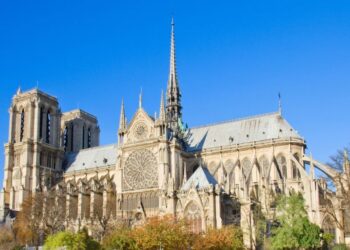 Katoliška cerkev proti vstopnini v Notre Dame: “Duša Francije ni na prodaj”