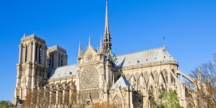 Katoliška cerkev proti vstopnini v Notre Dame: “Duša Francije ni na prodaj”