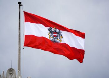 Vožnja po avstrijskih avtocestah v 2025 dražja: Letna vinjeta čez 100 evrov