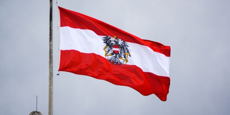 Vožnja po avstrijskih avtocestah v 2025 dražja: Letna vinjeta čez 100 evrov