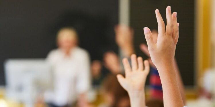 Otroci bojkotirali pouk zaradi problematičnega učenca: Zagrebški osnovnošolci znova v klopeh