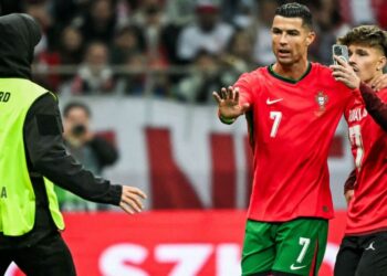 Cristiano Ronaldo razveselil mladega navijača med tekmo proti Poljski (FOTO)