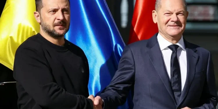 Scholz zavrnil Zelenskega: Nemčija ustavila večje pošiljke orožja Ukrajini