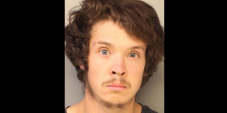 Ruski državljan izdeloval eksploziv v domačem laboratoriju: “Zrušil bi lahko cel blok” (FOTO)