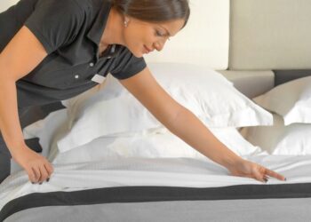 Čistilka v Italiji nehote zavrgla 50.000 evrov vredno vzmetnico