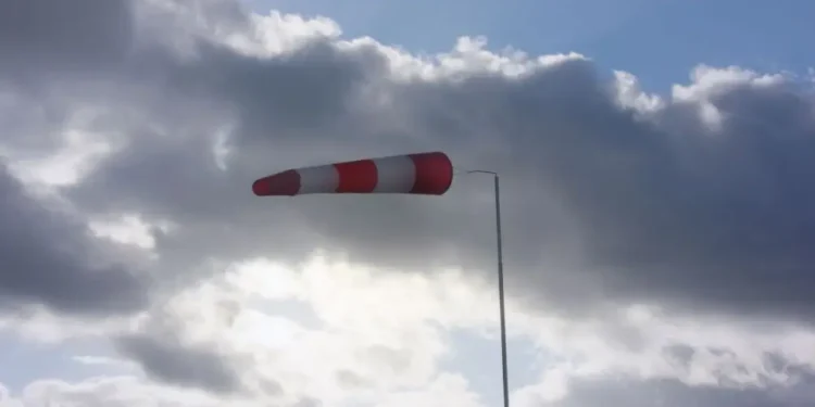 Čaka nas pretežno oblačen petek, dež na poti