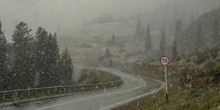 Vreme: danes in jutri oblačno z občasnim dežjem