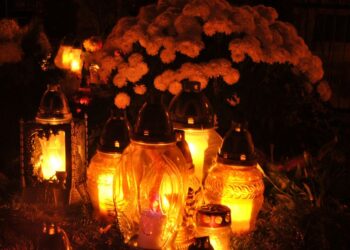 Dan mrtvih: Spoštovanje spomina skozi stoletja