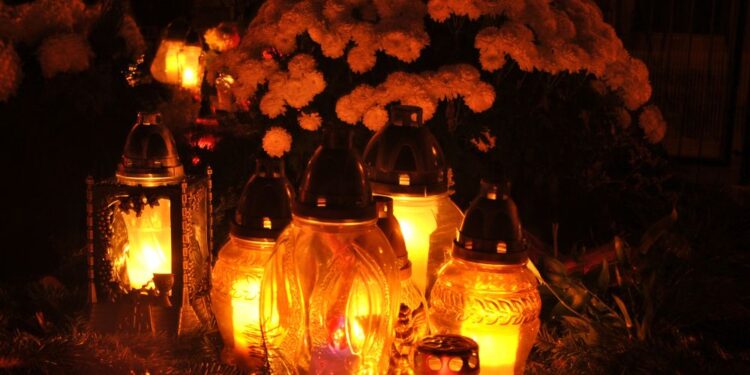 Dan mrtvih: Spoštovanje spomina skozi stoletja