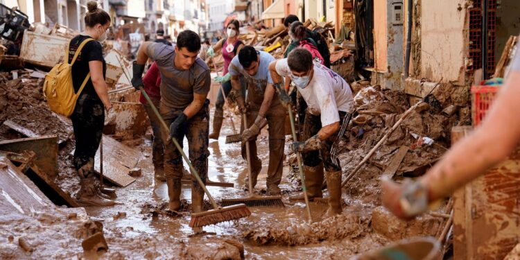 Po smrtonosnih poplavah v Španiji pogrešajo še najmanj 89 ljudi, 62 trupel ostaja neidentificiranih