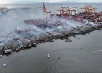 Požar uničil številne domove na Filipinih, najmanj 2000 družin ostalo brez strehe nad glavo (FOTO, VIDEO)
