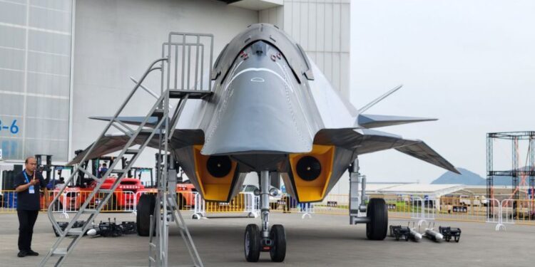 Ali Kitajska odpira novo ero vojaškega letalstva?