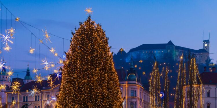 Slovenija prižiga praznične luči: Začetek veselega decembra