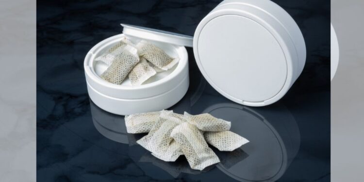 Nikotinska vrečka srednješolca pripeljala do epileptičnega napada