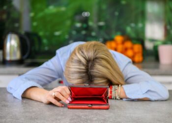 Finančne težave postajajo globalna realnost: Kakšno je stanje pri nas?