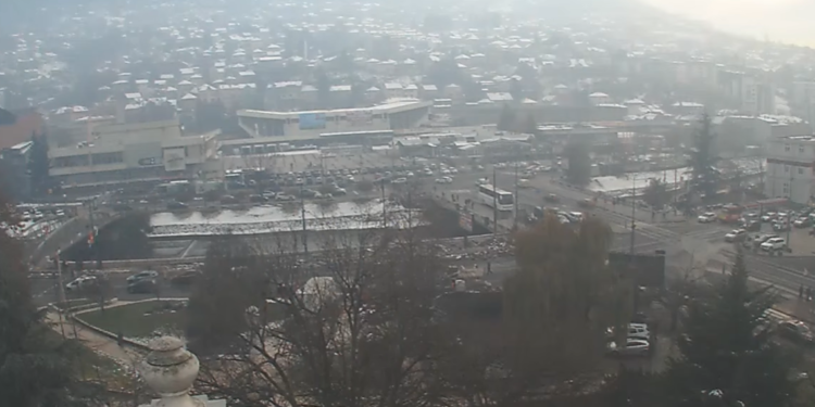 Sarajevo ima trenutno najbolj onesnažen zrak na svetu, prehitel celo Lahore in Delhi (FOTO)
