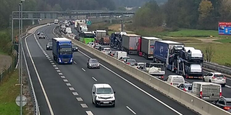 Nesreča med Blagovico in Lukovico: Poškodovana vsaj ena oseba