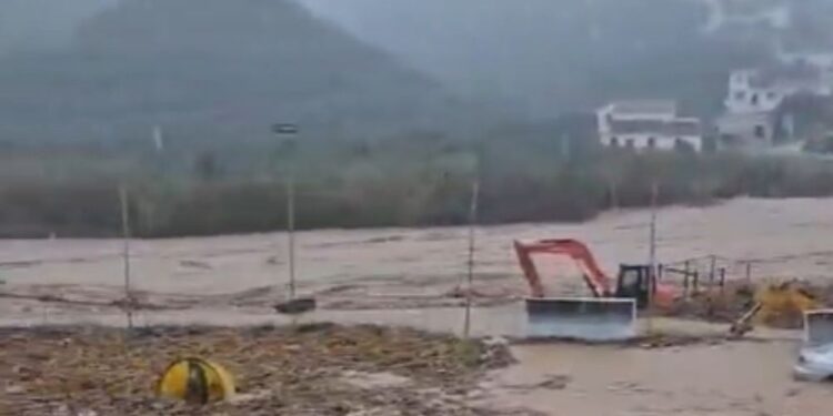 Nevarnost v Malagi je minila, oranžno opozorilo pa ostaja v veljavi za skrajni jug Španije