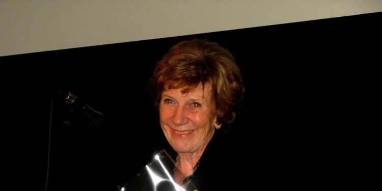 Poslovila se je pionirka podnaslovnega prevajanja v Sloveniji: Umrla je Ani Bitenc