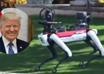 Mar-a-Lago pod dodatnim nadzorom: Trumpu zdaj pomaga robotski pes (VIDEO)