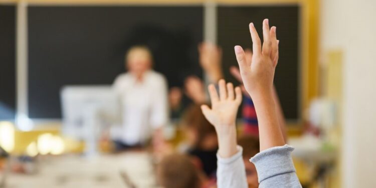 Slovensko šolstvo pred izzivom: Več kot polovica osmošolcev z nizkimi dosežki