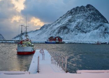 Nevsakdanji incident: Ameriško jedrsko podmornico ujeli norveški ribiči