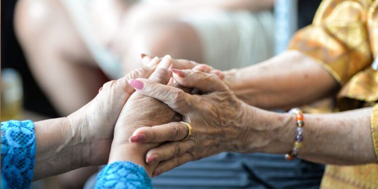 V domu za starostnike izbruhnil požar: Deset mrtvih (VIDEO)