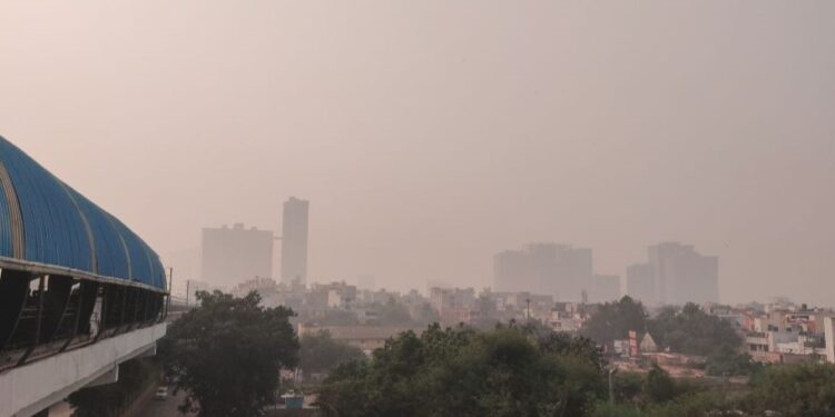 V New Delhiju zaradi smoga zaprli šole